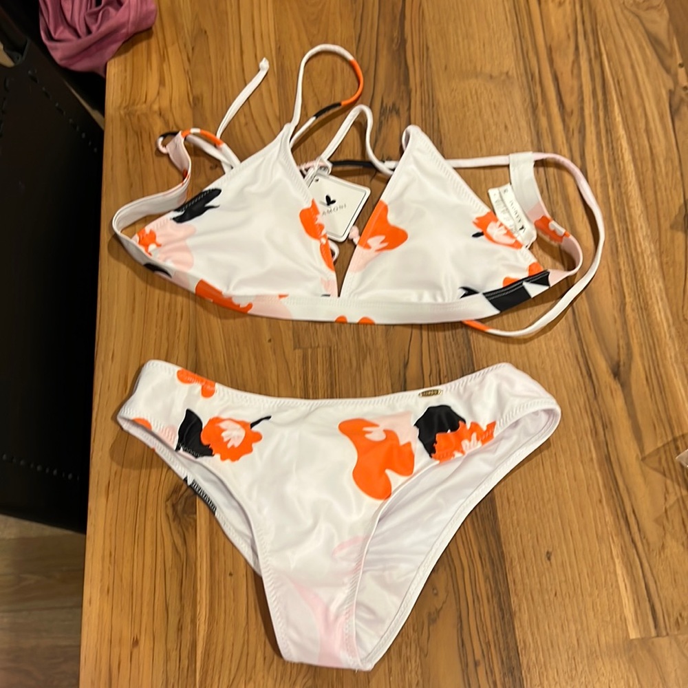 Kamoni Bikini